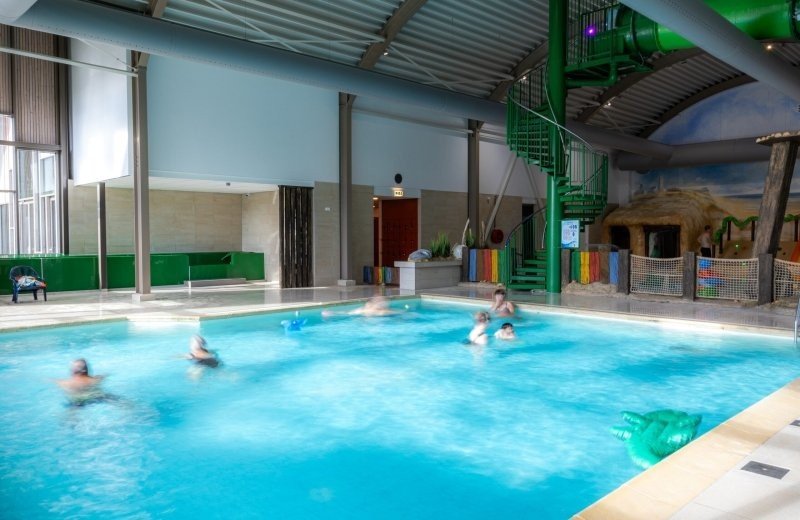 Swimming pool (indoor and outdoor)