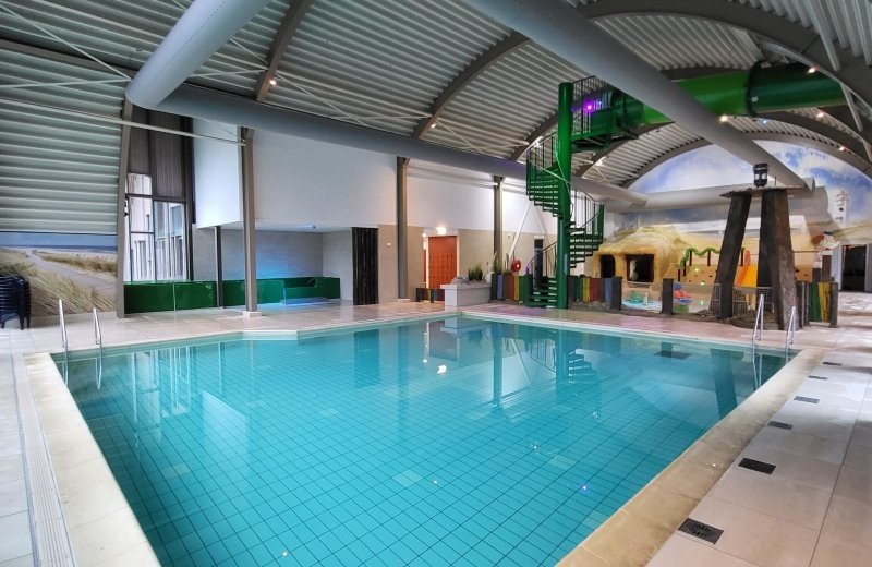 Swimming pool (indoor and outdoor)