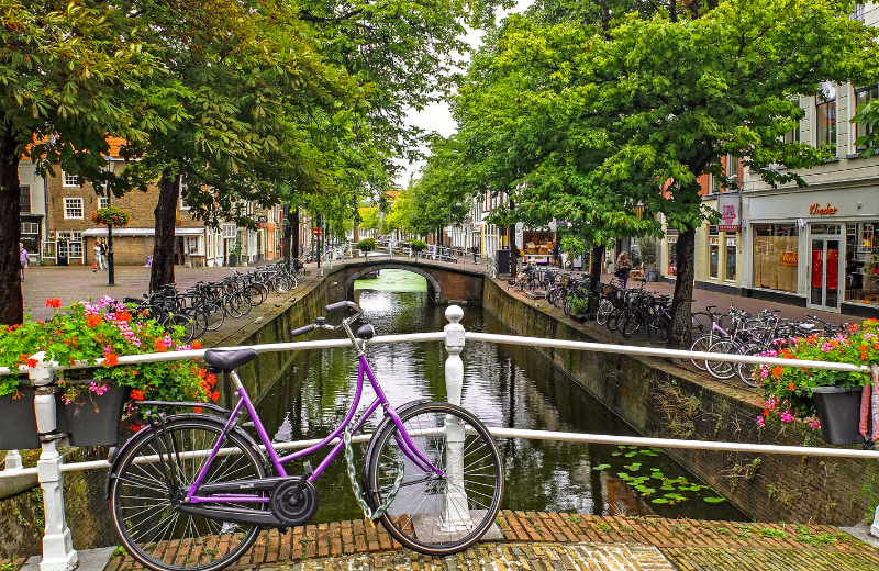 Koningshof un camping prs de delft avec les canaux